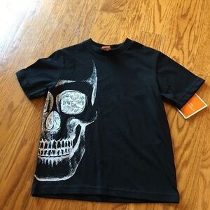 NWT black shirt with silver skull Halloween fall size xs but fits like small